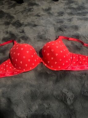 PINK Victoria's Secret Red Heart Print lightly lined Bra